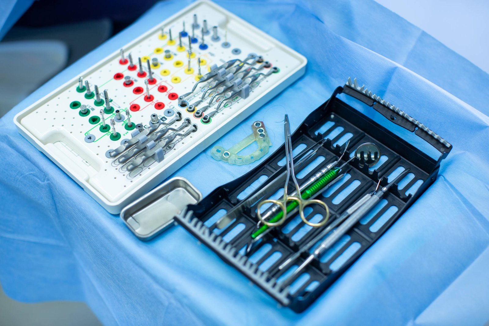 Orthopaedic implants & surgical instruments